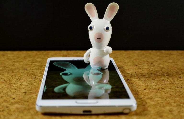 Samsung Galaxy S21+: el hermano de en medio que busca destacar