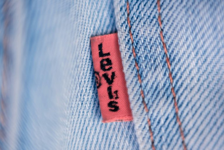 Levi Strauss vende la marca Dockers por hasta 391 millones de dólares